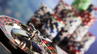 juragan21 mobile app interface showing live dealer tables and sportsbook markets